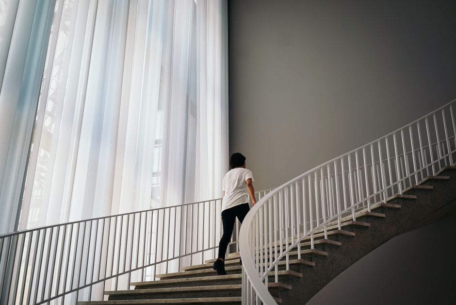 monte-escalier à Guînes
